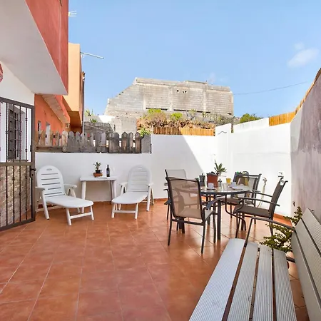 アパート Drago 6 *